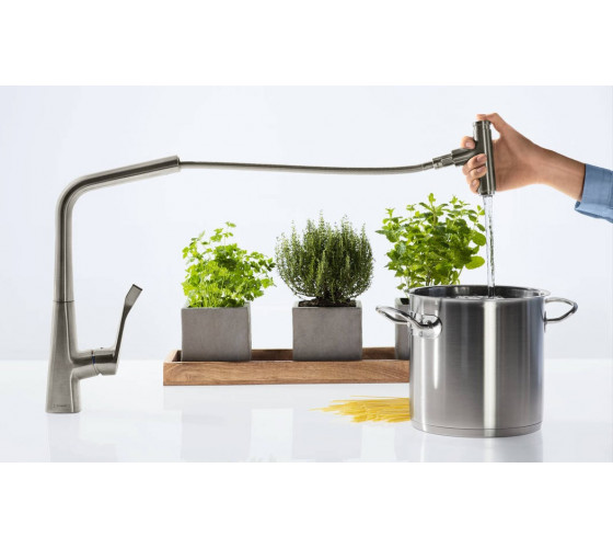 Смеситель для кухни с выдвижным душем Hansgrohe Metris Select (14884000)